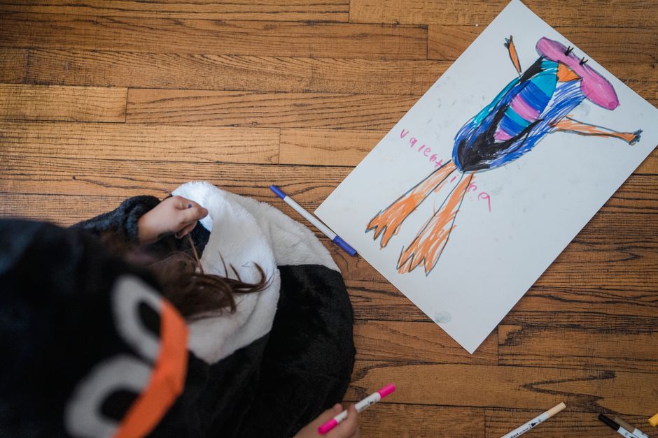 Abstracte pinguïn kunst met pasteltinten achtergrond